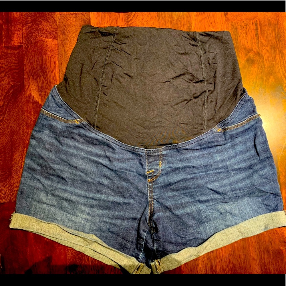 Isabel maternity shorts size 27/4